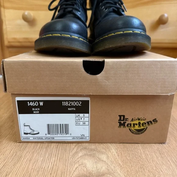 Dr. Martens Women’s 1460 Boots - Picture 4 of 9